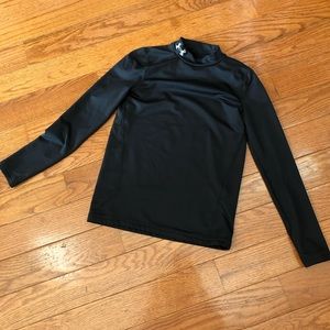 Boys size medium Under Armour cold gear shirt